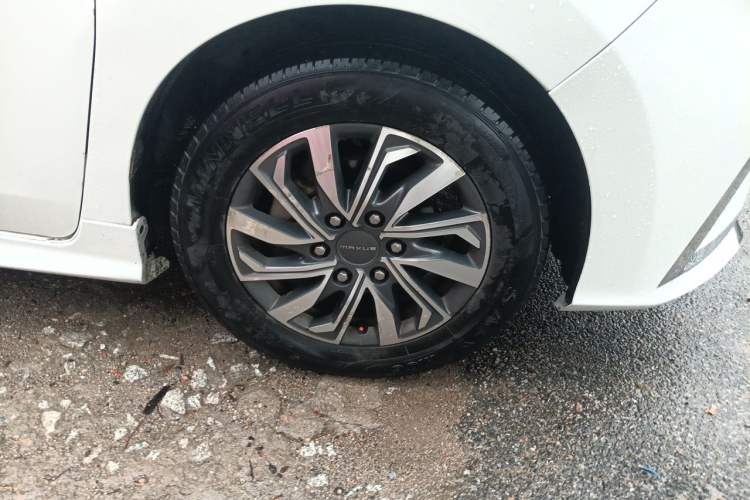 Used SAIC MAXUS G20 2020 2.0T Gasoline Automatic Luxury Edition Right Front Wheel Hub