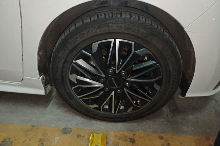 Used SAIC MAXUS G20 2020 2.0T Gasoline Automatic Luxury Executive Edition Right Front Wheel Hub
