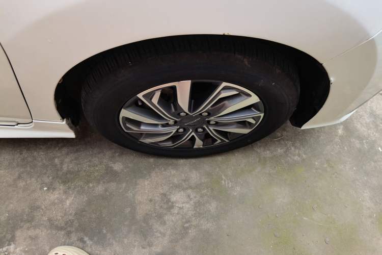 Used SAIC MAXUS G20 2020 2.0T Gasoline Automatic Luxury Edition Right Front Wheel Hub