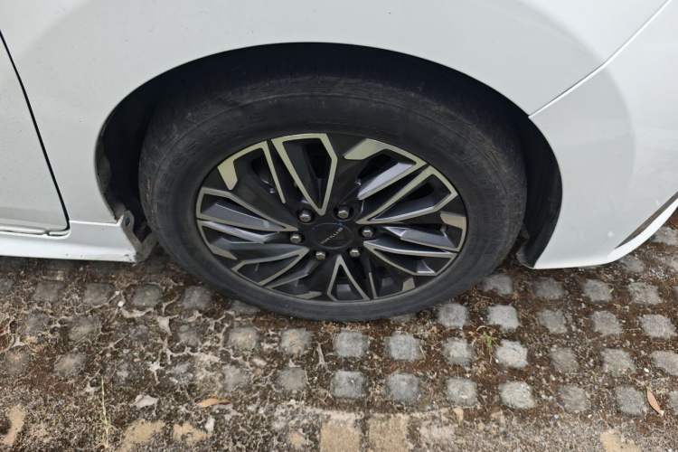 Used SAIC MAXUS G20 2020 2.0T Gasoline Automatic ZhiZun Edition Right Front Wheel Hub