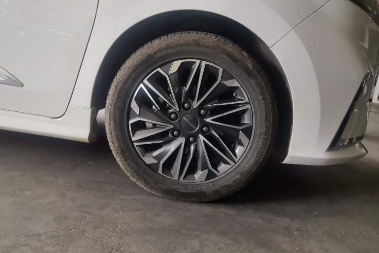 Used SAIC MAXUS G20 2020 2.0T Gasoline Automatic Luxury Executive Edition Right Front Wheel Hub