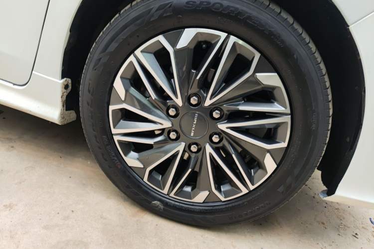 Used SAIC MAXUS G20 2020 2.0T Gasoline Automatic Prestige Executive Version Right Front Wheel Hub