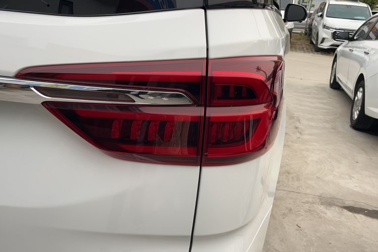 Used SAIC MAXUS G20 2020 2.0T Gasoline Automatic ZhiZun Edition Right Rear Taillight