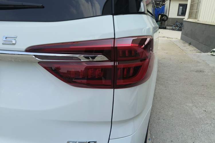 Used SAIC MAXUS G20 2020 2.0T Gasoline Automatic Luxury Edition Right Rear Taillight