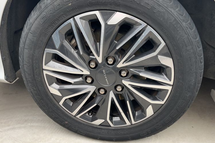 Used SAIC MAXUS G20 2020 2.0T Gasoline Automatic ZhiZun Edition Right Rear Wheel Hub