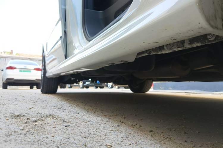Used SAIC MAXUS G20 2020 2.0T Gasoline Automatic Luxury Edition Right Side Sill