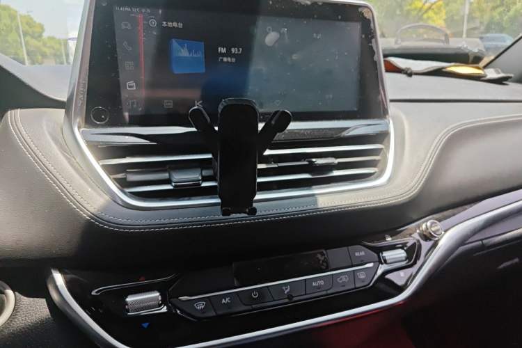 Used SAIC MAXUS G20 2021 PLUS 2.0T Gasoline Automatic Business Edition Audio And AC Panel