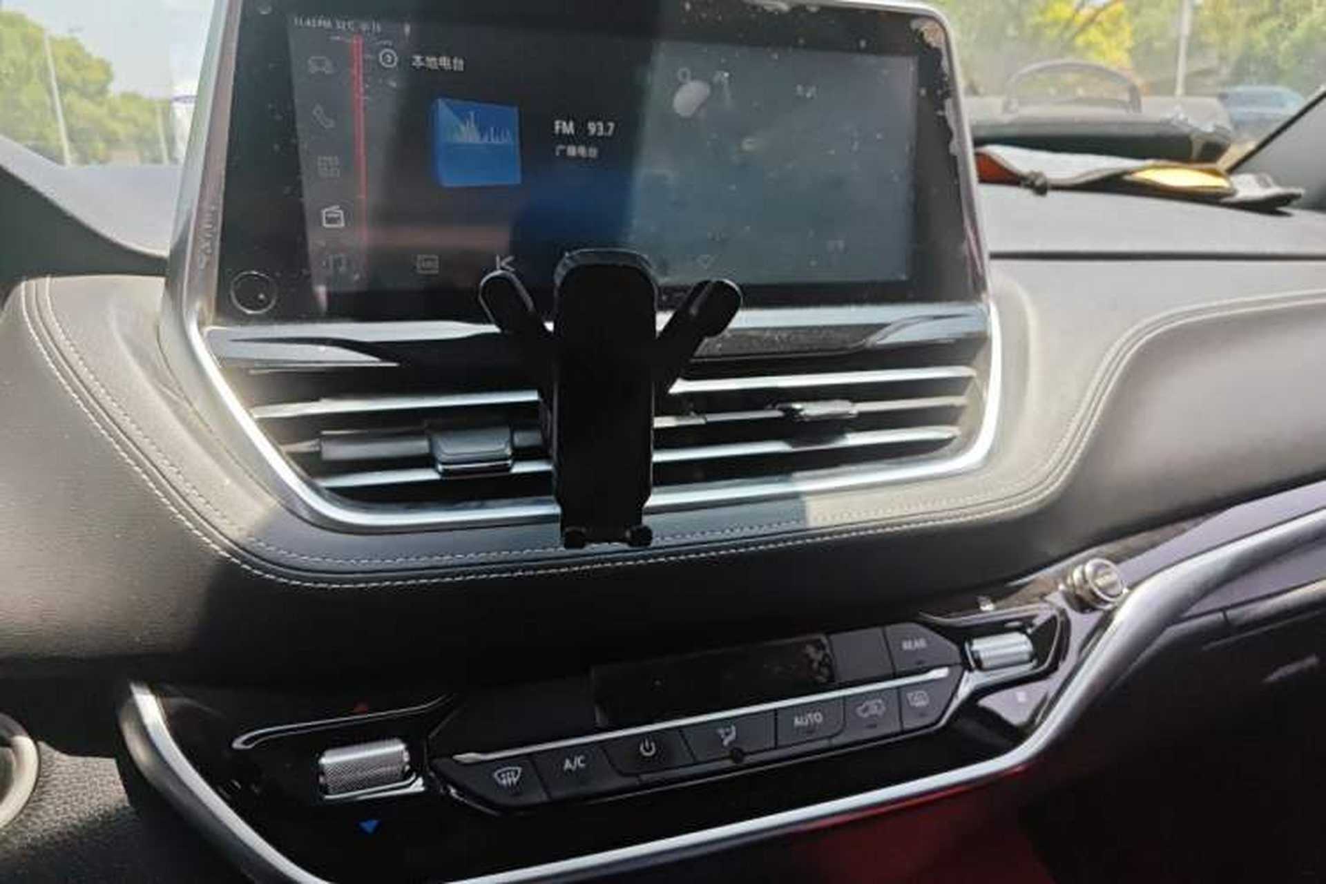 Used SAIC MAXUS G20 2021 PLUS 2.0T Gasoline Automatic Business Edition Audio And AC Panel