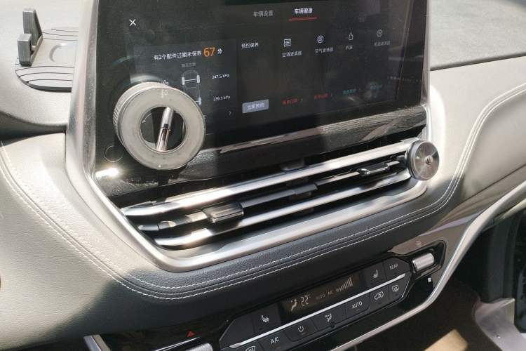 Used SAIC MAXUS G20 2021 PLUS 2.0T Gasoline Automatic Luxury Executive Edition Audio And AC Panel