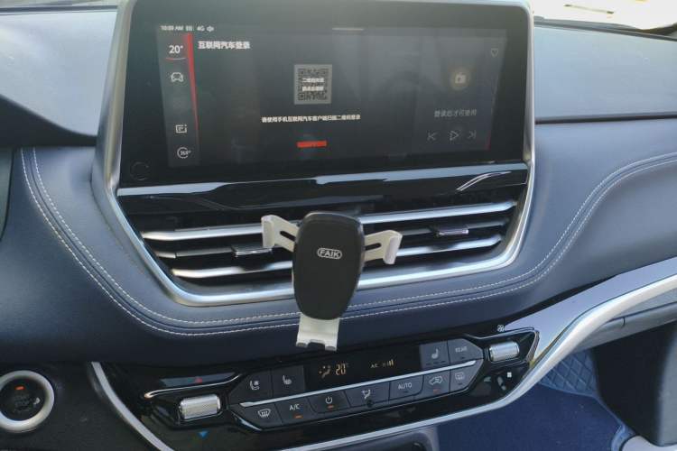 Used SAIC MAXUS G20 2021 PLUS 2.0T Gasoline Automatic ZhiZun Edition Audio And AC Panel
