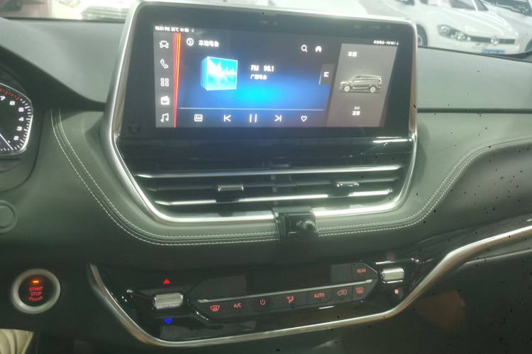 Used SAIC MAXUS G20 2021 PLUS 2.0T Gasoline Automatic Luxury Edition Audio And AC Panel
