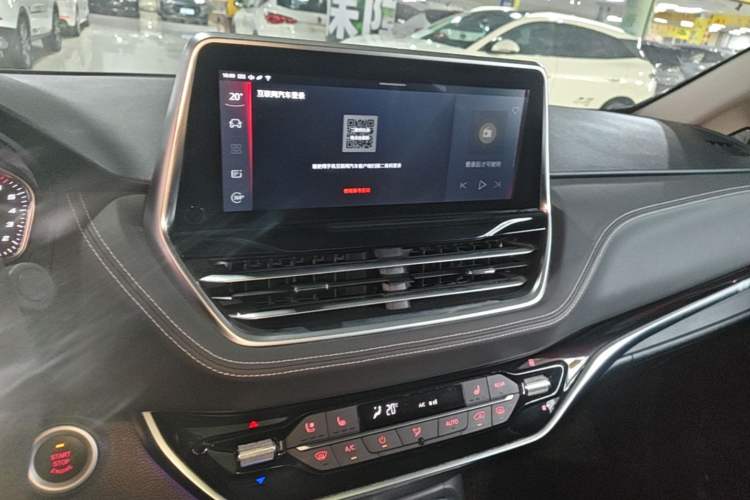 Used SAIC MAXUS G20 2021 PLUS 2.0T Gasoline Automatic ZhiZun Edition Audio And AC Panel