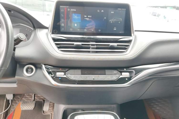 Used SAIC MAXUS G20 2021 Facelifted PLUS 2.0T Gasoline Automatic Luxury Edition Audio And AC Panel