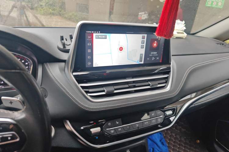Used SAIC MAXUS G20 2021 PLUS 2.0T Gasoline Automatic Prestige Executive Edition Audio And AC Panel