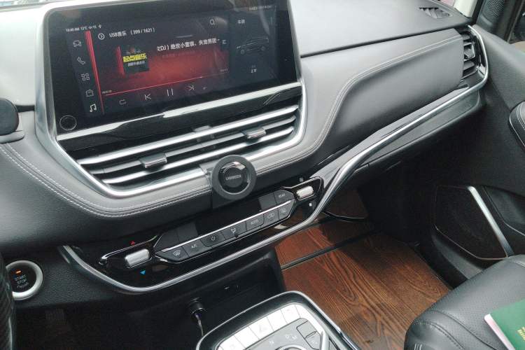 Used SAIC MAXUS G20 2021 PLUS 2.0T Gasoline Automatic Luxury Edition Audio And AC Panel