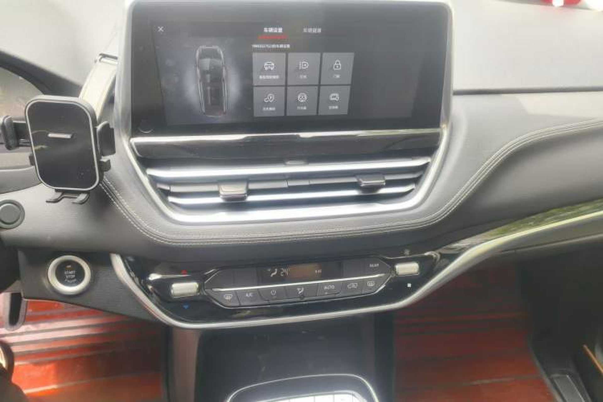 Used SAIC MAXUS G20 2021 PLUS 2.0T Gasoline Automatic Luxury Edition Audio And AC Panel