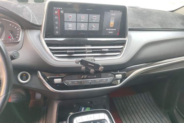 Used SAIC MAXUS G20 2021 PLUS 2.0T Gasoline Automatic Prestige Executive Edition Audio And AC Panel