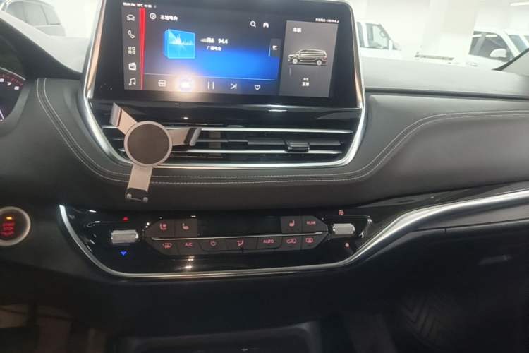 Used SAIC MAXUS G20 2021 PLUS 2.0T Gasoline Automatic Luxury Edition Audio And AC Panel