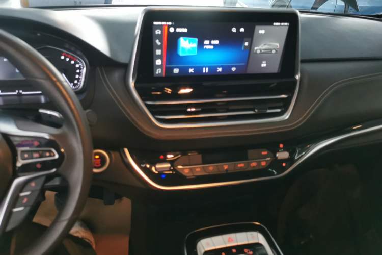 Used SAIC MAXUS G20 2021 PLUS 2.0T Gasoline Automatic Luxury Edition Audio And AC Panel