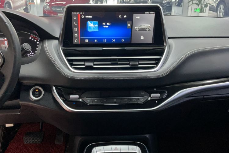 Used SAIC MAXUS G20 2021 Facelifted PLUS 2.0T Gasoline Automatic Luxury Edition Audio And AC Panel