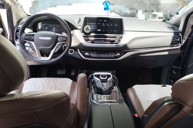 Used SAIC MAXUS G20 2021 PLUS 2.0T Gasoline Automatic Luxury Executive Edition Center Console