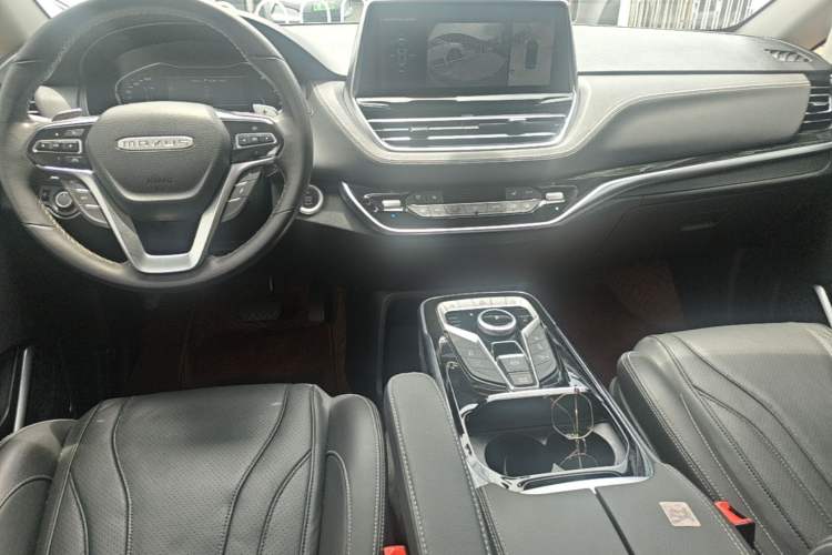 Used SAIC MAXUS G20 2021 PLUS 2.0T Gasoline Automatic Luxury Edition Center Console