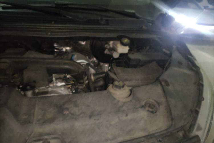 Used SAIC MAXUS G20 2021 PLUS 2.0T Gasoline Automatic Luxury Edition Engine Bay Left