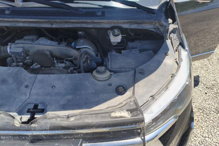 Used SAIC MAXUS G20 2021 PLUS 2.0T Gasoline Automatic ZhiZun Edition Engine Bay Left