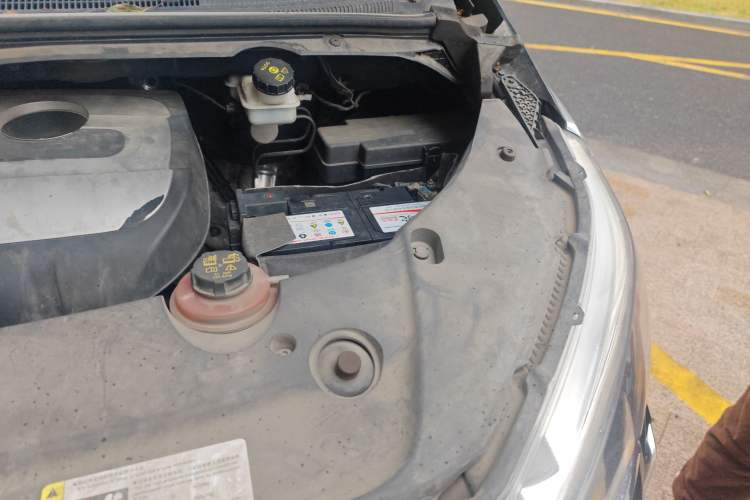 Used SAIC MAXUS G20 2021 PLUS 2.0T Gasoline Automatic Prestige Executive Edition Engine Bay Left