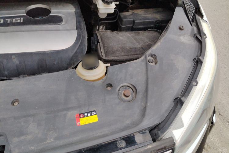 Used SAIC MAXUS G20 2021 PLUS 2.0T Gasoline Automatic Luxury Edition Engine Bay Left