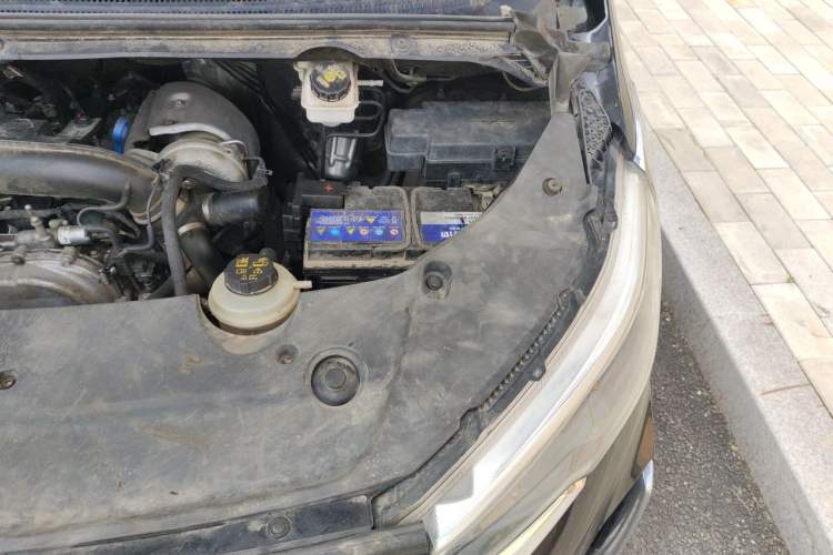 Used SAIC MAXUS G20 2021 PLUS 2.0T Gasoline Automatic Prestige Executive Edition Engine Bay Left