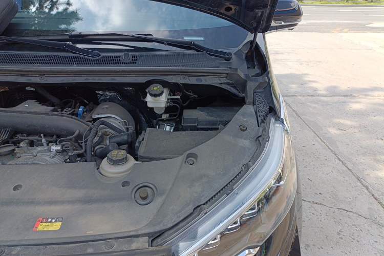 Used SAIC MAXUS G20 2021 PLUS 2.0T Gasoline Automatic Prestige Executive Edition Engine Bay Left