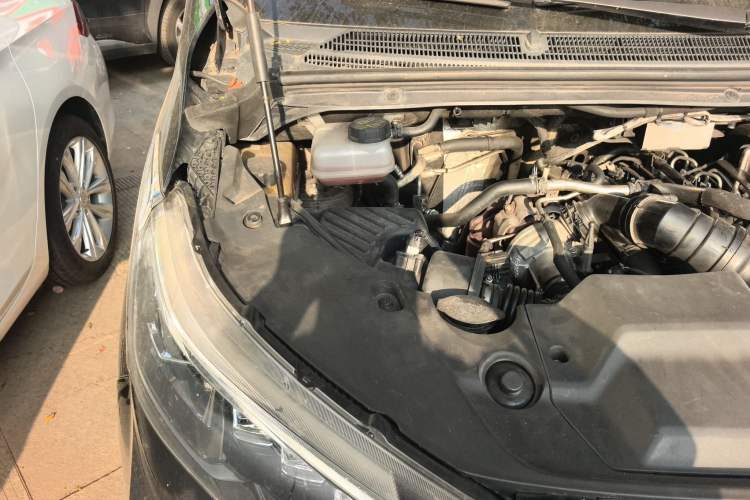 Used SAIC MAXUS G20 2021 PLUS 2.0T Diesel Automatic Luxury Edition Engine Bay Right