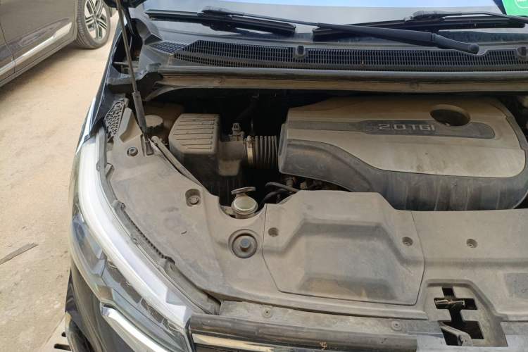 Used SAIC MAXUS G20 2021 PLUS 2.0T Gasoline Automatic Luxury Edition Engine Bay Right