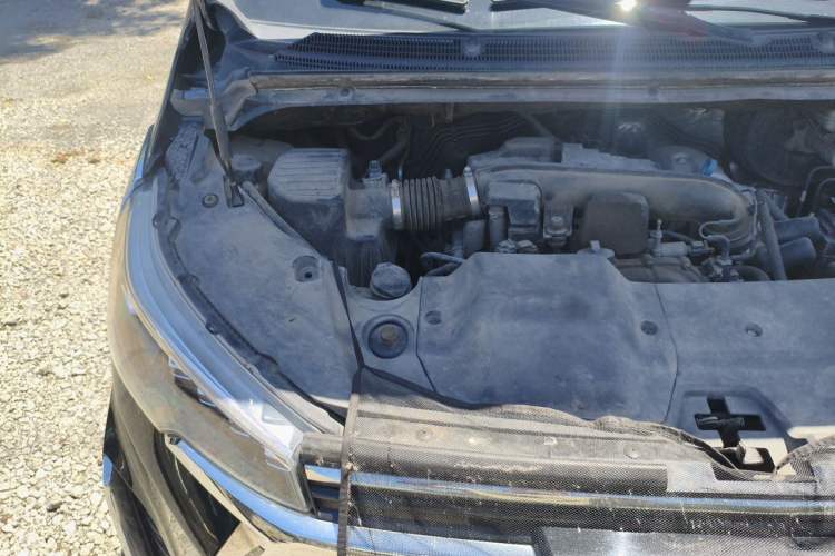 Used SAIC MAXUS G20 2021 PLUS 2.0T Gasoline Automatic ZhiZun Edition Engine Bay Right