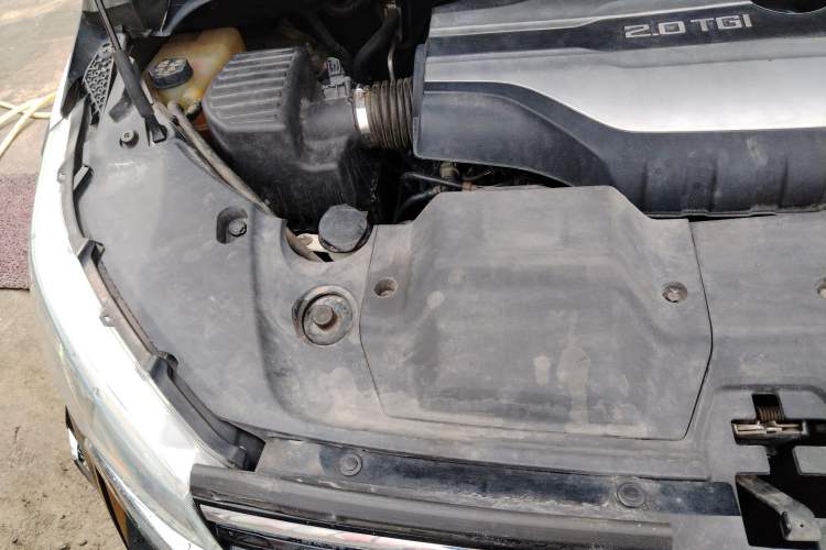 Used SAIC MAXUS G20 2021 PLUS 2.0T Gasoline Automatic Luxury Edition Engine Bay Right