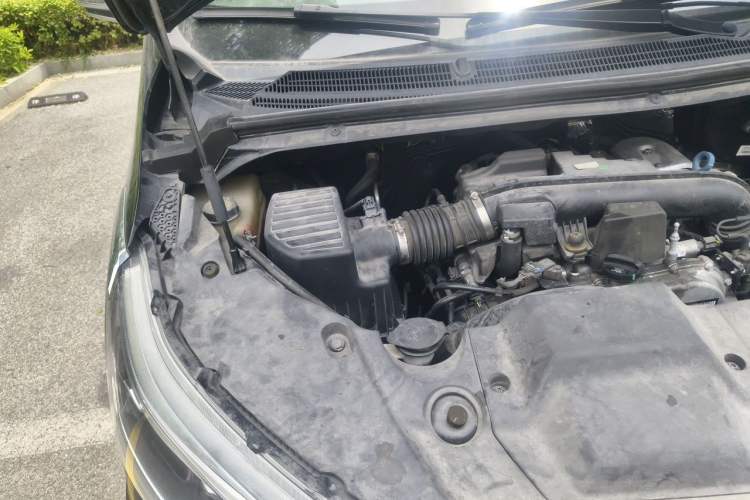 Used SAIC MAXUS G20 2021 PLUS 2.0T Gasoline Automatic Luxury Edition Engine Bay Right