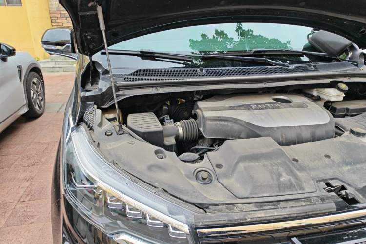 Used SAIC MAXUS G20 2021 Facelifted PLUS 2.0T Gasoline Automatic Luxury Edition Engine Bay Right