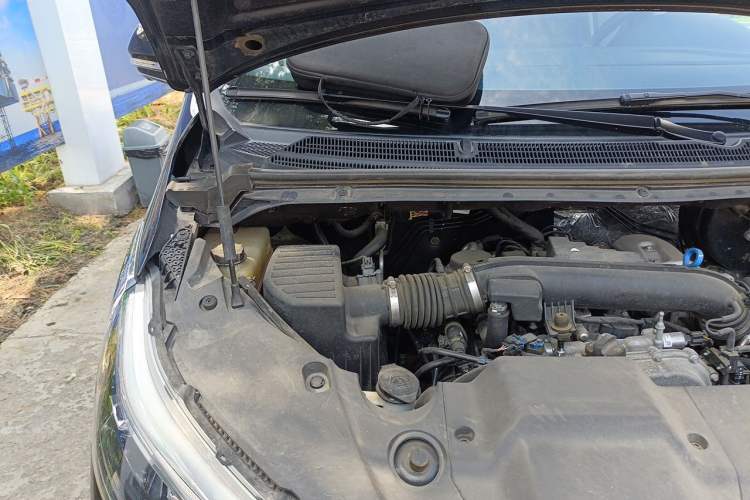 Used SAIC MAXUS G20 2021 PLUS 2.0T Gasoline Automatic Prestige Executive Edition Engine Bay Right