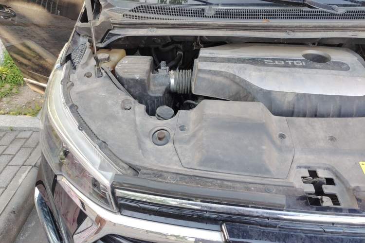 Used SAIC MAXUS G20 2021 PLUS 2.0T Gasoline Automatic Luxury Edition Engine Bay Right