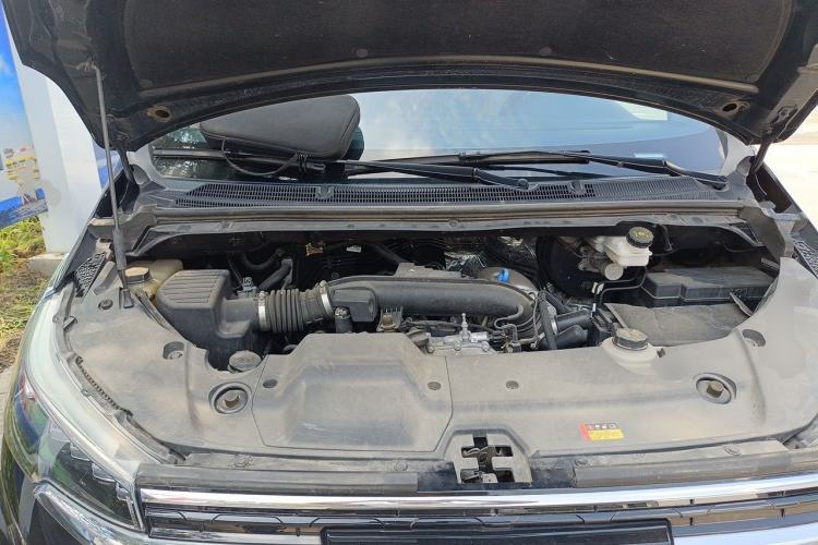 Used SAIC MAXUS G20 2021 PLUS 2.0T Gasoline Automatic Prestige Executive Edition Engine Bay