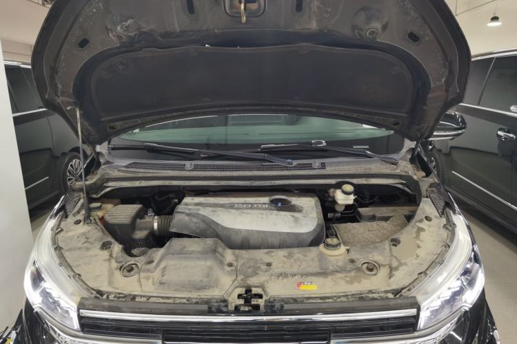 Used SAIC MAXUS G20 2021 Facelifted PLUS 2.0T Gasoline Automatic Luxury Edition Engine Bay