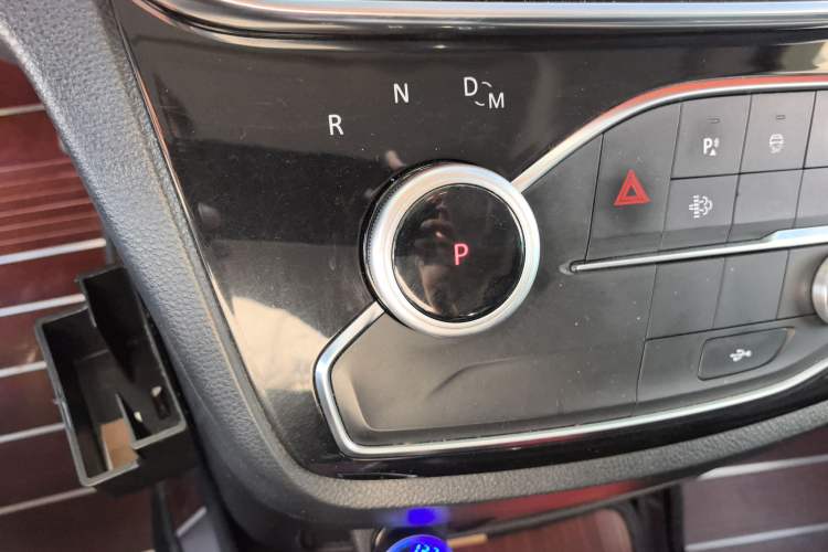 Used SAIC MAXUS G20 2021 PLUS 2.0T Diesel Automatic Luxury Edition Gear Lever
