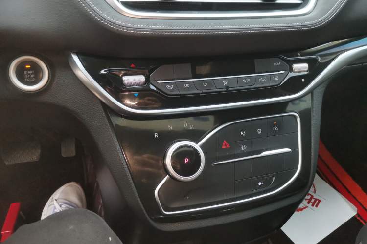 Used SAIC MAXUS G20 2021 Facelifted PLUS 2.0T Diesel Automatic Luxury Edition Gear Lever