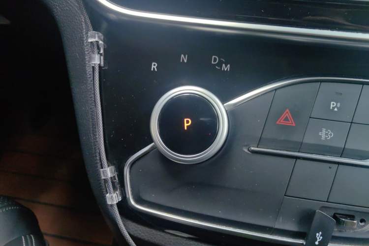Used SAIC MAXUS G20 2021 Facelifted PLUS 2.0T Diesel Automatic Luxury Edition Gear Lever