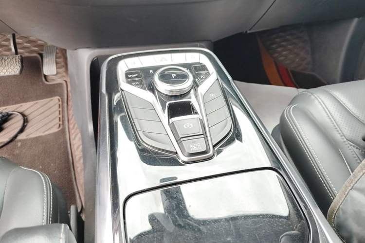 Used SAIC MAXUS G20 2021 Facelifted PLUS 2.0T Gasoline Automatic Luxury Edition Gear Lever