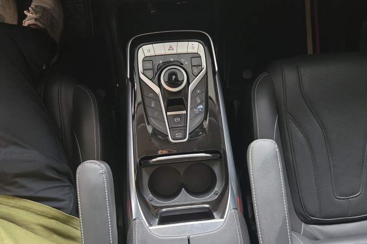 Used SAIC MAXUS G20 2021 PLUS 2.0T Gasoline Automatic Luxury Edition Gear Lever