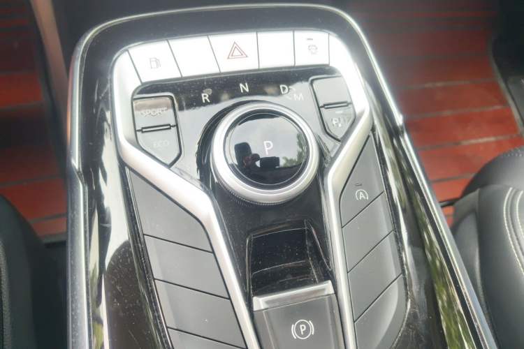 Used SAIC MAXUS G20 2021 PLUS 2.0T Gasoline Automatic Luxury Edition Gear Lever