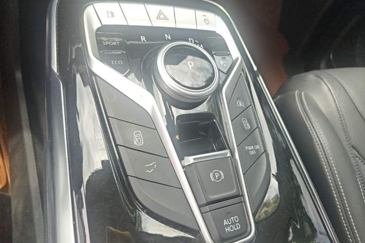 Used SAIC MAXUS G20 2021 PLUS 2.0T Gasoline Automatic Luxury Edition Gear Lever