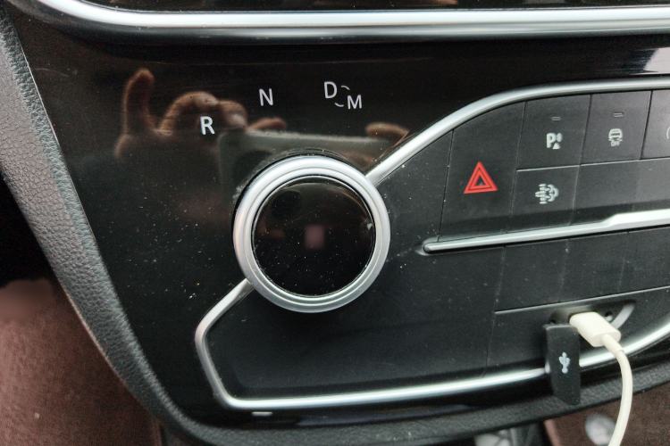 Used SAIC MAXUS G20 2021 Facelifted PLUS 2.0T Diesel Automatic Luxury Edition Gear Lever